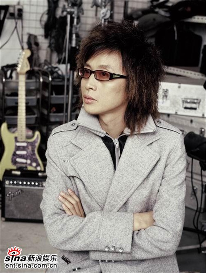 速递]谢军2011最新伤感力作《把你藏在怀里》